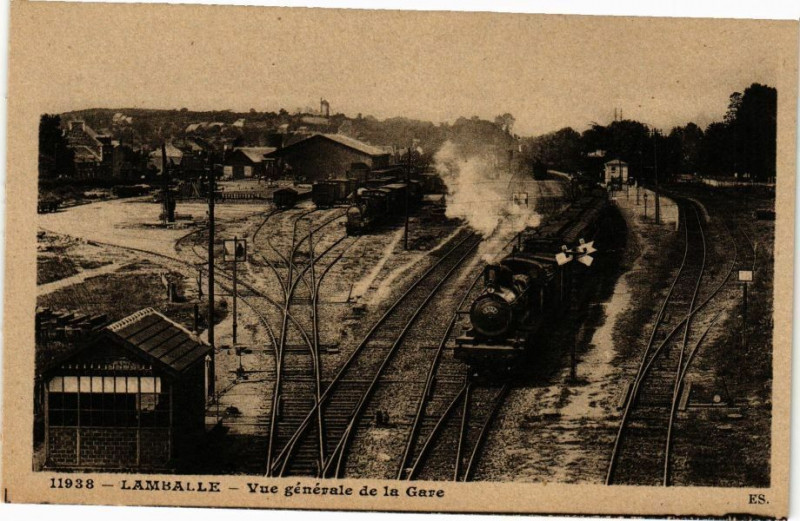 Carte postale ancienne Lamballe - Vue générale de la Gare
