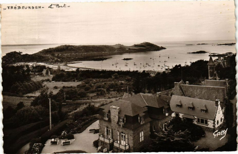Carte postale ancienne Trebeurden - Le Port et l'Ile Milliau à Trébeurden