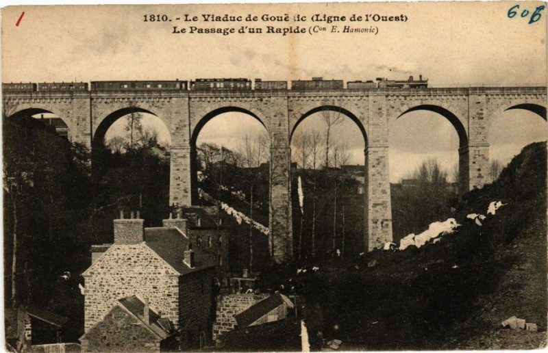 Carte postale ancienne Le Viaduc de Goué de (Ligne de l'Ouest) - Le Passage d'un Rapide