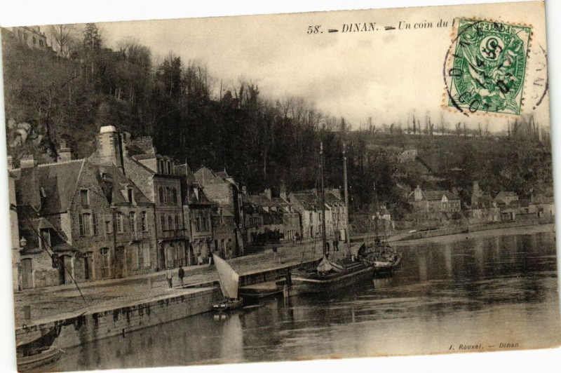 Carte postale ancienne Dinan - Un Coin du Port à Dinan