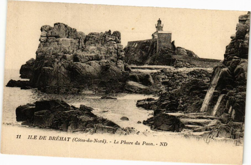 Carte postale ancienne Ile de Brehat - La Phare du Paon à Île-de-Bréhat