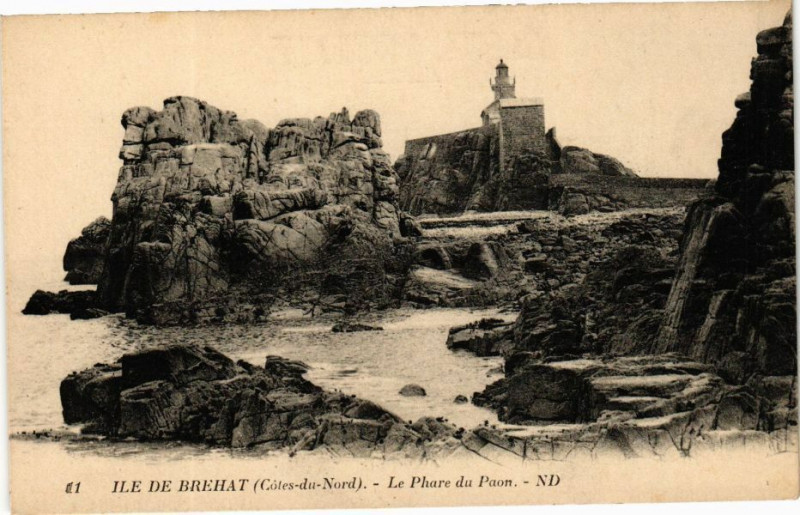 Carte postale ancienne Ile de Brehat - Le Phare du Paon à Île-de-Bréhat
