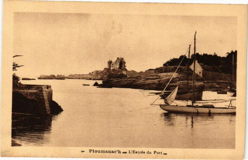 Carte postale ancienne Ploumanac'H - L'Entrée du Port