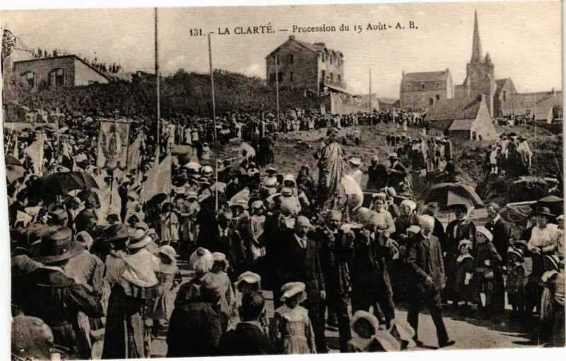 Carte postale ancienne La Clarte - Procession du 15 Aout
