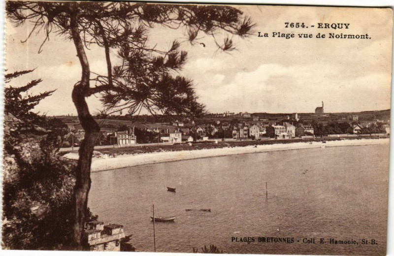 Carte postale ancienne Erquy - La Plage vue de Noirmont à Erquy