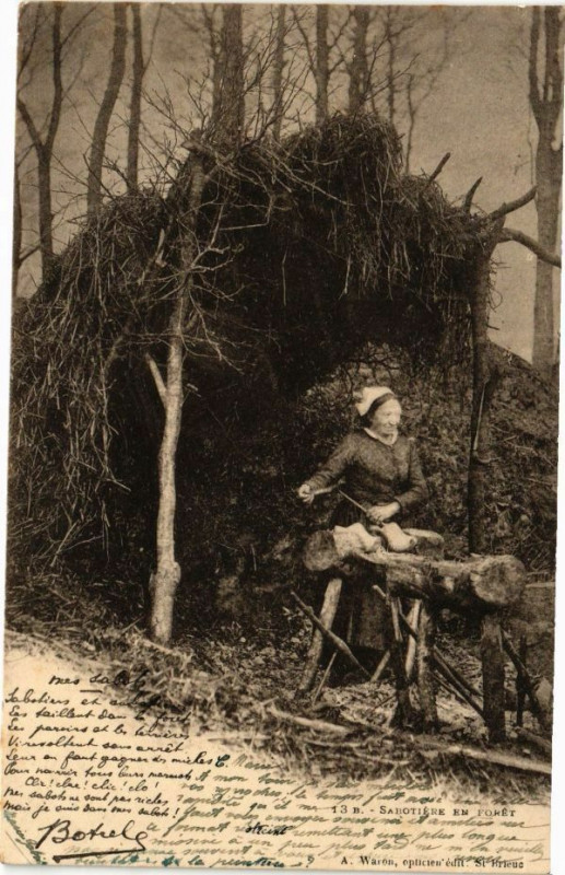 Carte postale ancienne Sabotiere en Forét