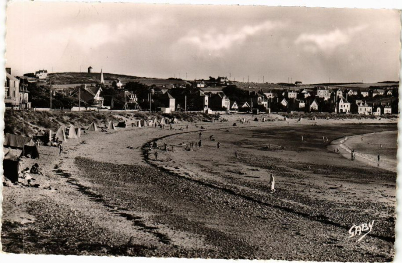 Carte postale ancienne Erquy - La Plage du Centre à Erquy