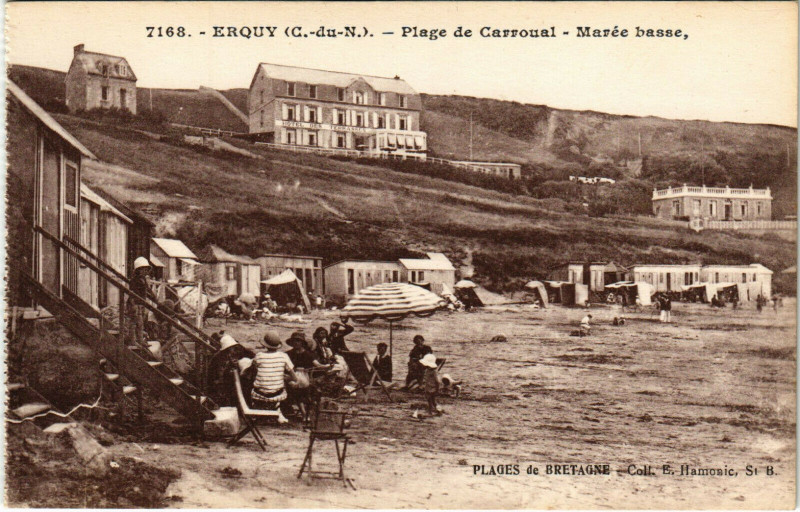 Carte postale ancienne Erquy - Plage de Carroual - Marée basse à Erquy