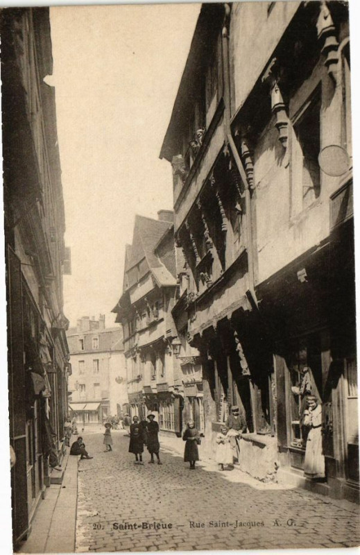 Carte postale ancienne Saint-Brieuc - Rue Saint-Jacques à Saint-Brieuc