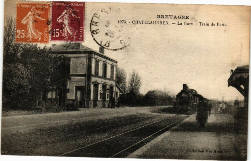 Carte postale ancienne Chatelaudren - La Gare – Train de Paris