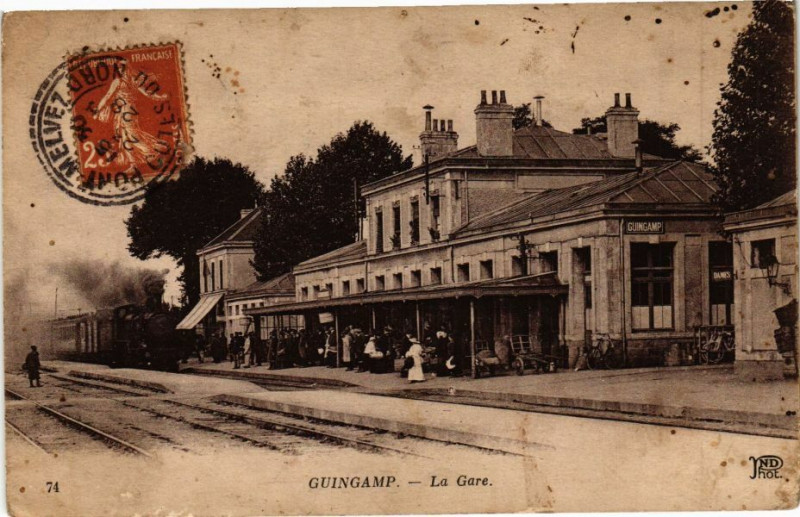 Carte postale ancienne Guingamp - La Gare à Guingamp