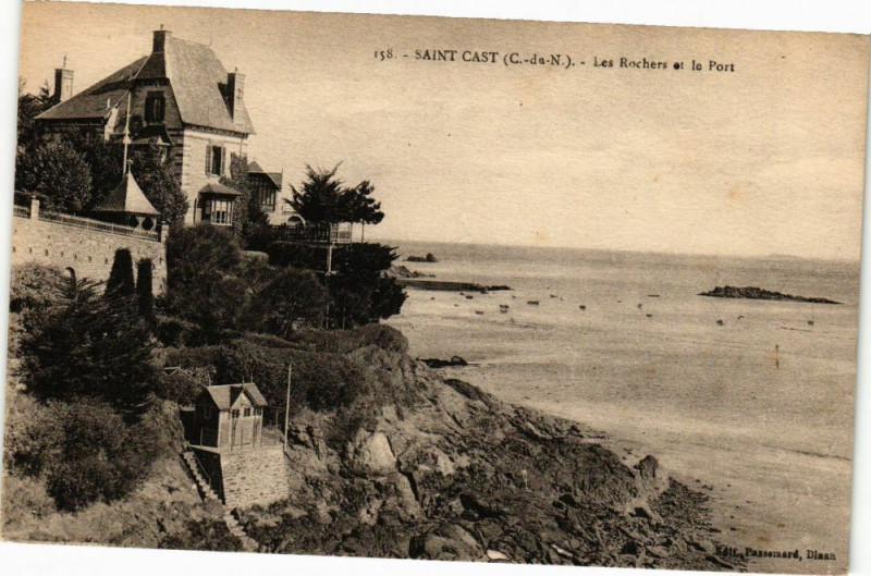 Carte postale ancienne Saint-Cast-Les Rochers et le Port
