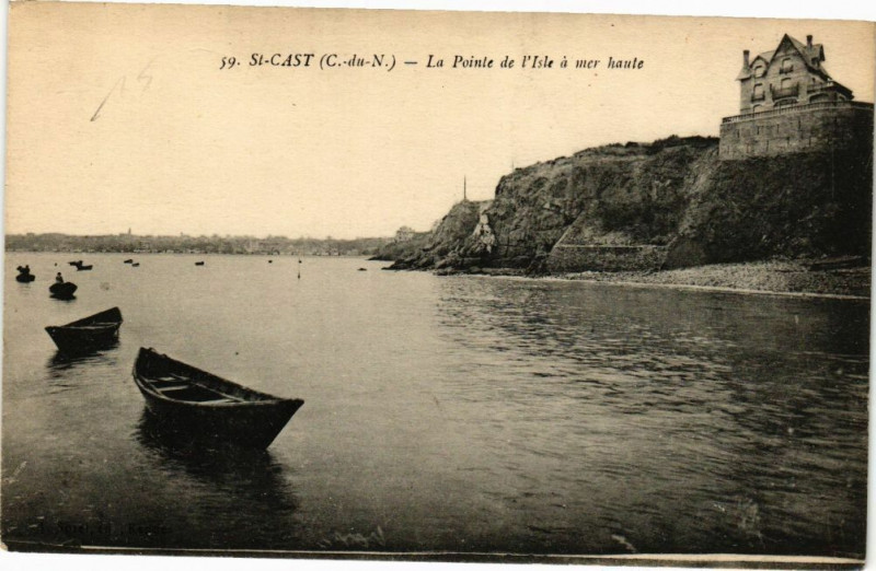 Carte postale ancienne Saint-Cast-La Pointe de l'Isle a mer haute