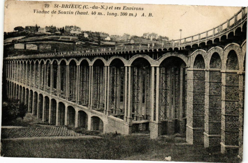 Carte postale ancienne Saint-Brieuc-Viaduc de Souzin à Saint-Brieuc