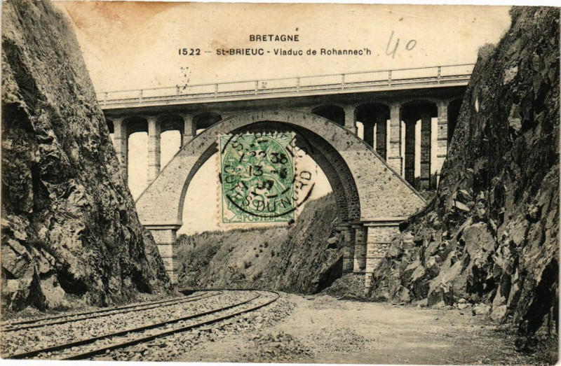 Carte postale ancienne Saint-Brieuc-Viaduc de Rohannech à Saint-Brieuc
