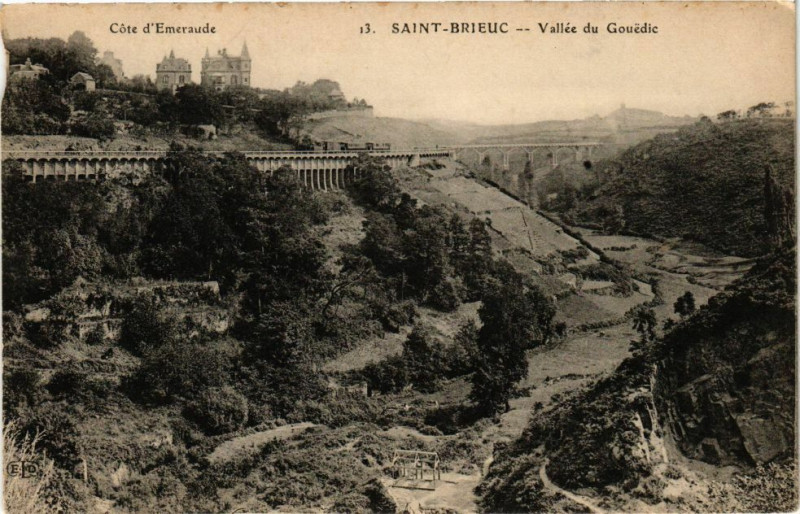 Carte postale ancienne Saint-Brieuc-Vallée du Gouedic à Saint-Brieuc