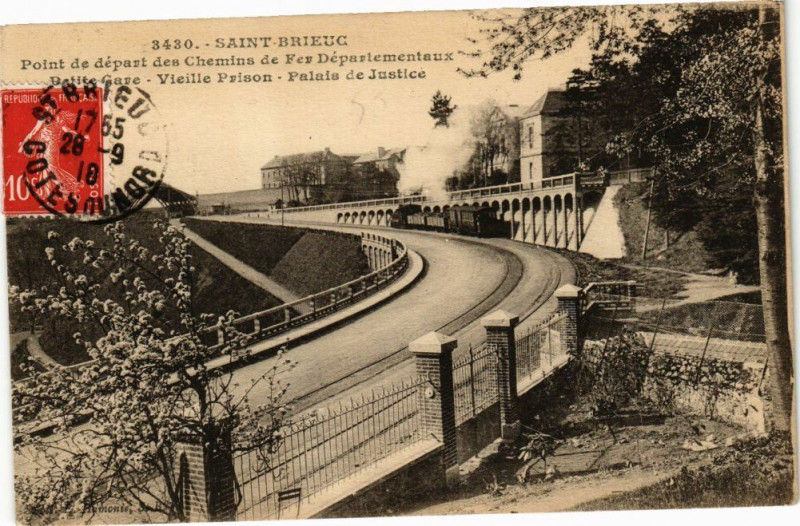 Carte postale ancienne Saint-Brieuc-point de départ des Chemins de Fer Départementaux à Saint-Brieuc