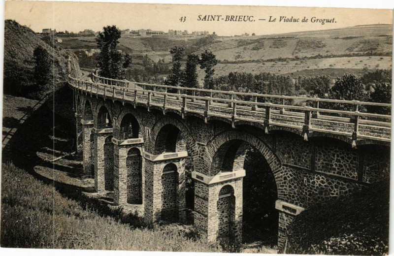 Carte postale ancienne Saint-Brieuc-Le Viaduc de Groguet à Saint-Brieuc