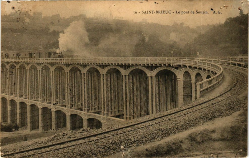 Carte postale ancienne Saint-Brieuc-Le pont de Souzin à Saint-Brieuc