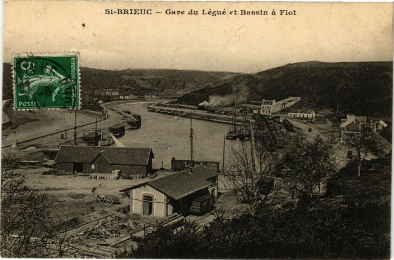 Carte postale ancienne Saint-Brieuc-Gare du Légué et Bassin a Flot à Saint-Brieuc