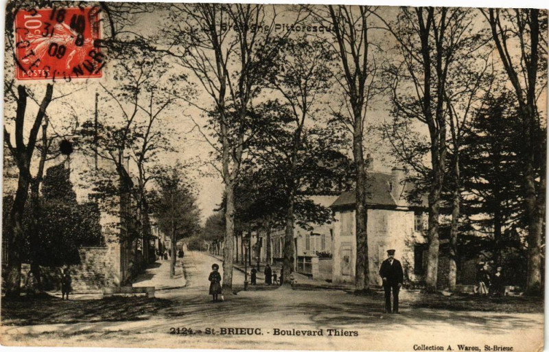 Carte postale ancienne Saint-Brieuc-Boulevard Thiers à Saint-Brieuc