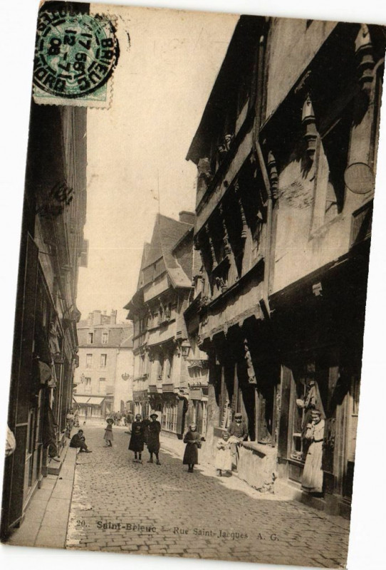 Carte postale ancienne Saint-Brieuc-Rue Saint-Jacques à Saint-Brieuc