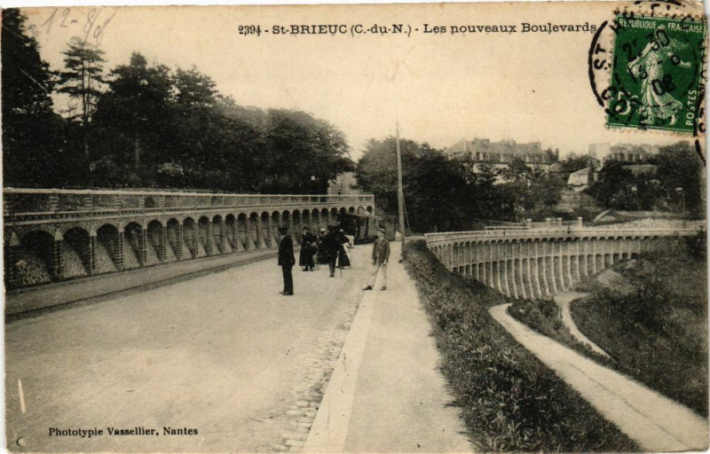 Carte postale ancienne Saint-Brieuc-Les nouveaux Boulevards à Saint-Brieuc