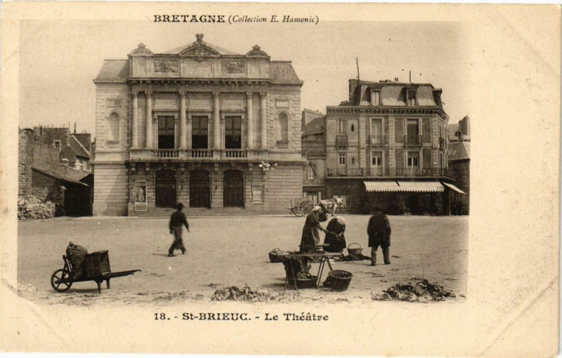 Carte postale ancienne Saint-Brieuc-Le Théatre à Saint-Brieuc