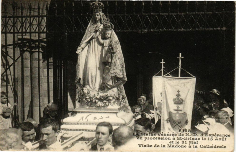 Carte postale ancienne Saint-Brieuc-La Statue vénérée de Notre Dame d'Espérance à Saint-Brieuc