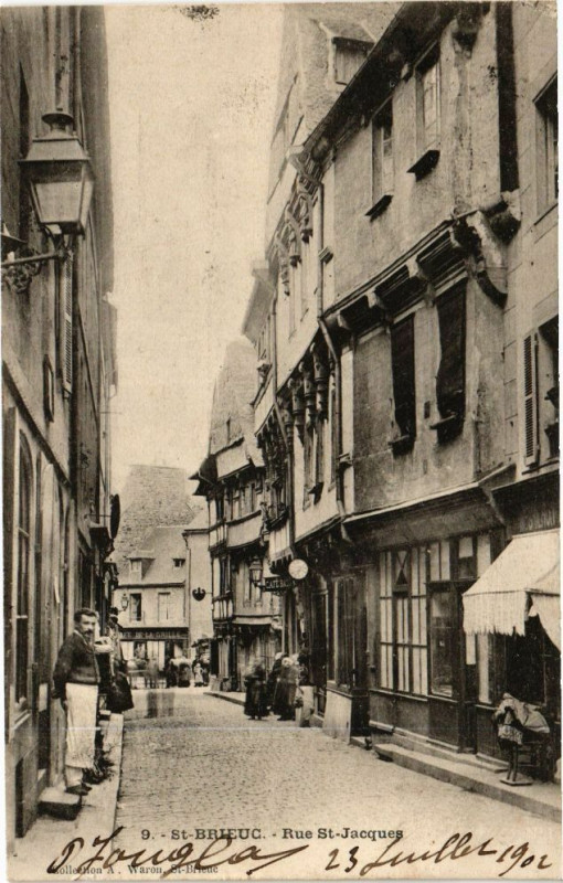 Carte postale ancienne Rue Saint-Jacques à Saint-Brieuc
