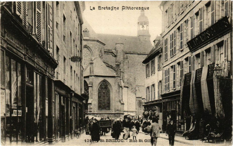 Carte postale ancienne Saint-Brieuc-Rue Saint-Gilles à Saint-Brieuc