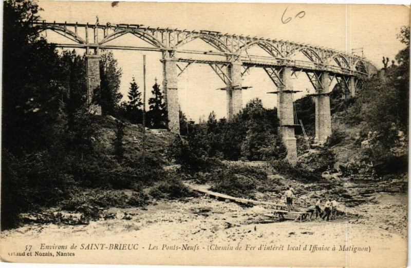 Carte postale ancienne Saint-Brieuc-Les Ponts Neufs à Saint-Brieuc