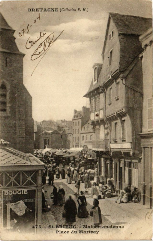 Carte postale ancienne Saint-Brieuc-Maison ancienne Place du Martray à Saint-Brieuc