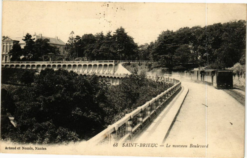 Carte postale ancienne Saint-Brieuc-Lenouveau Boulevard à Saint-Brieuc