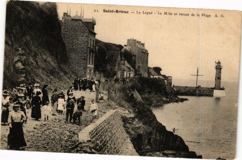 Carte postale ancienne Saint-Brieuc-Le Légué-Le Mole et retour de la Plage à Saint-Brieuc