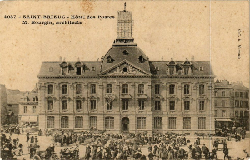 Carte postale ancienne Saint-Brieuc-Hotel des Postes à Saint-Brieuc