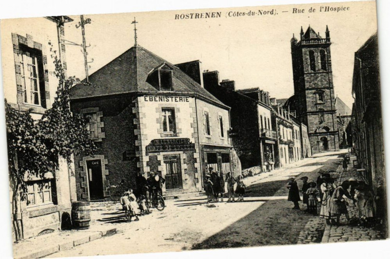 Carte postale ancienne Rostrenen-Rue de l'Hospice à Rostrenen