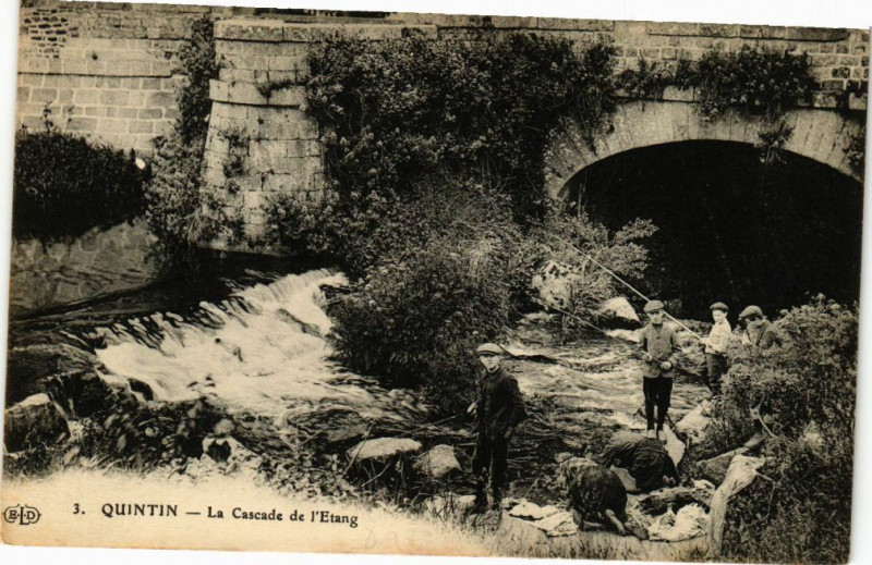 Carte postale ancienne Quintin-La Cascade de l'Etang à Quintin