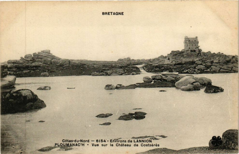 Carte postale ancienne Ploumanach-Vue sur le Chateau de Coatsérés
