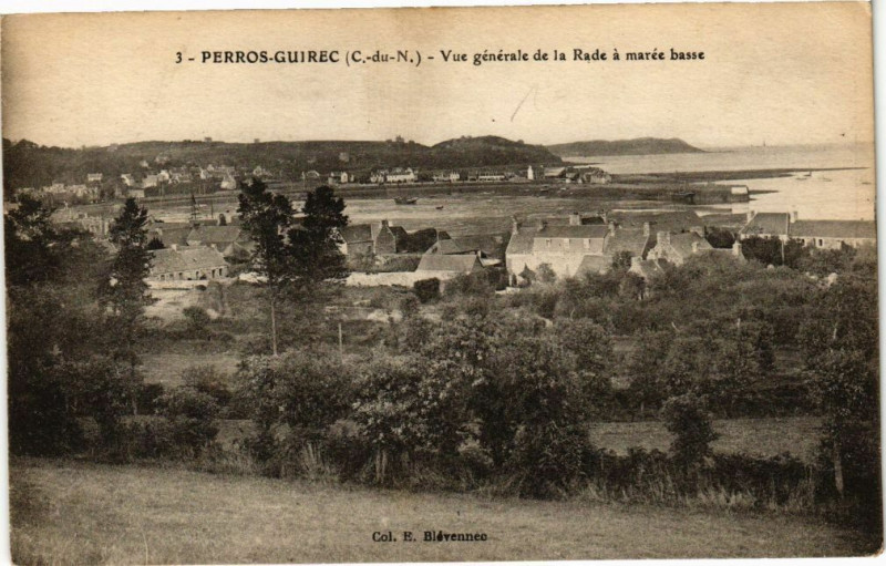 Carte postale ancienne Perros-Guirec-Vue générale de la Rade a marée basse à Perros-Guirec