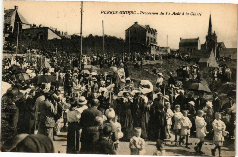Carte postale ancienne Perros-Guirec-Procession du 15 Aout a La Clarte à Perros-Guirec