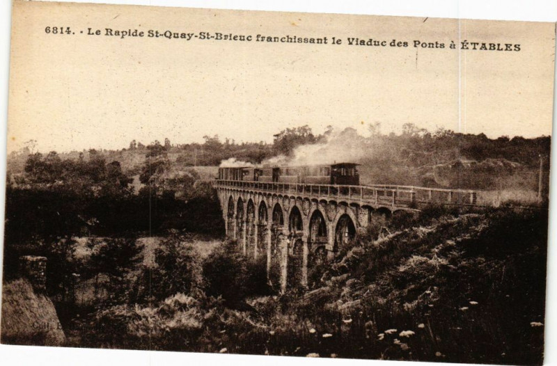 Carte postale ancienne Le Rapide Saint-Quay Saint-Brieuc franchaissant le Viaduc des Ponts à Saint-Brieuc