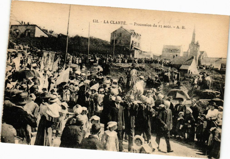 Carte postale ancienne La Clarte-Procession du 15 aout