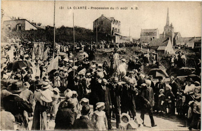 Carte postale ancienne La Clarte-Procession du 15 aout