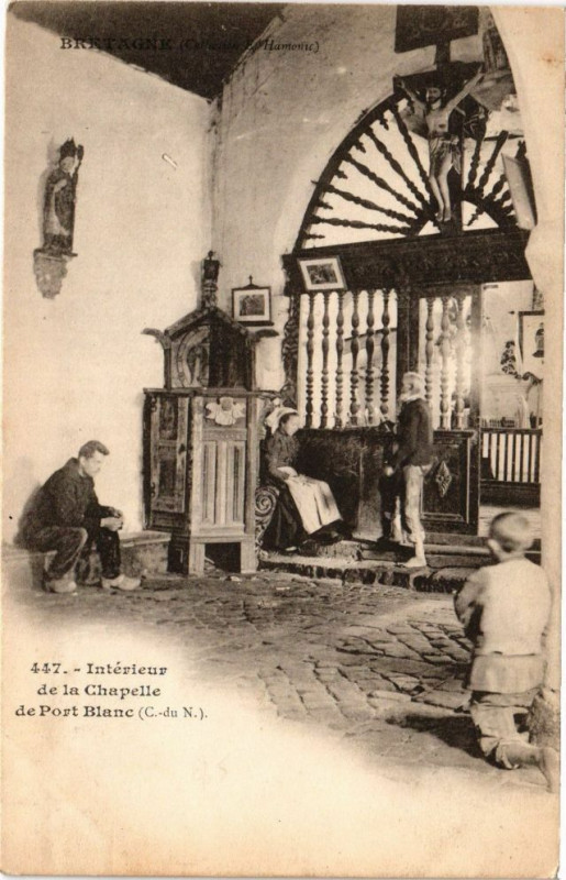 Carte postale ancienne Intérieur de la Chapelle de Port Blanc
