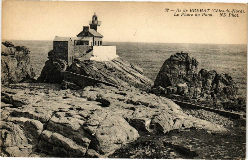Carte postale ancienne Ile de Brehat-Le Phare du Paon à Île-de-Bréhat