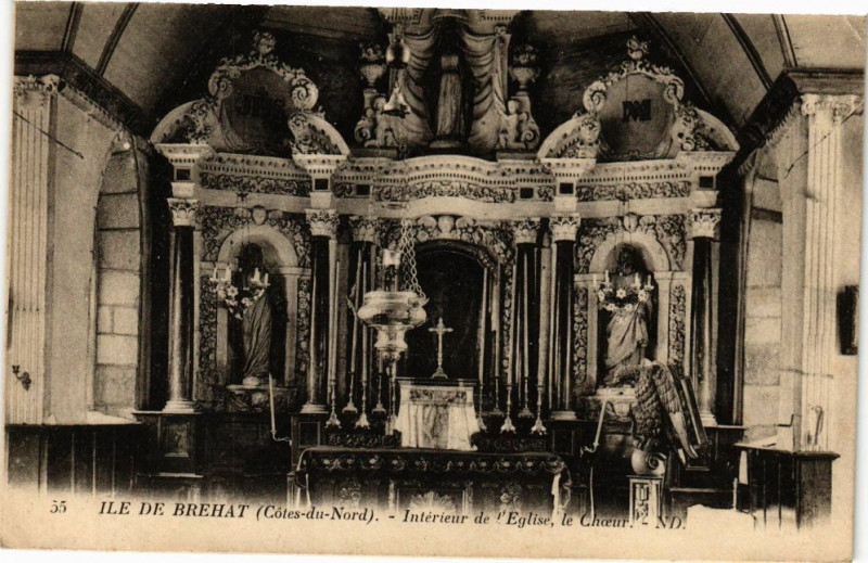 Carte postale ancienne Ile de Brehat-Intérieur de l'Eglise le Choeur à Île-de-Bréhat