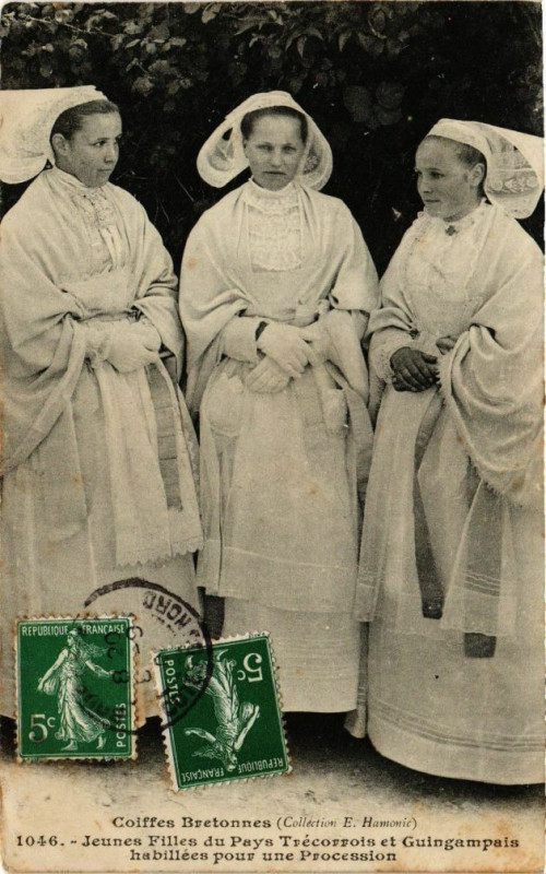Carte postale ancienne Coiffes Bretonnes-Jeunes Filles du Pays Trécorrois et GUINGAMPais à Guingamp