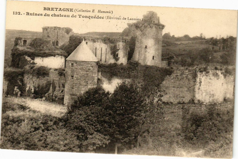 Carte postale ancienne Bretagne-Ruines du Chateau de Tonquedec à Tonquédec