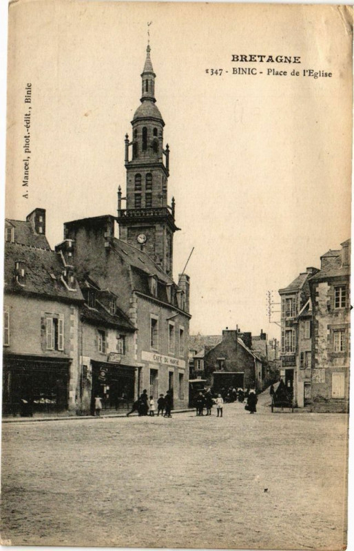 Carte postale ancienne Binic - Place de l'Eglise